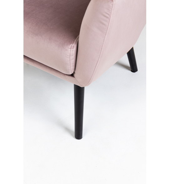 Fotel welurowy Nicko pudrowy róż/czarne nóżki