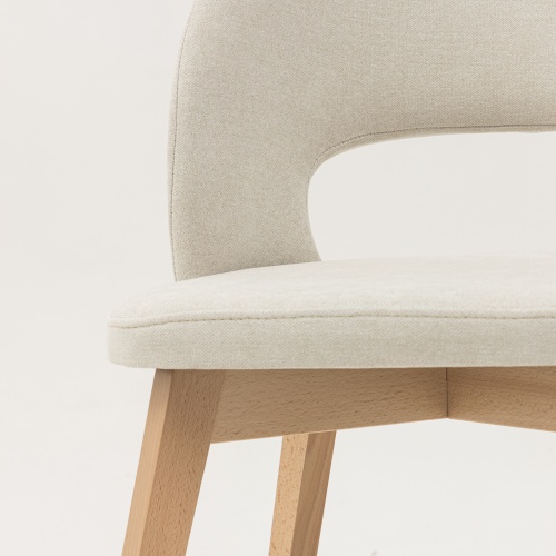 Krzesło tapicerowane Caspian, jasnobeżowe, drewniane nóżki