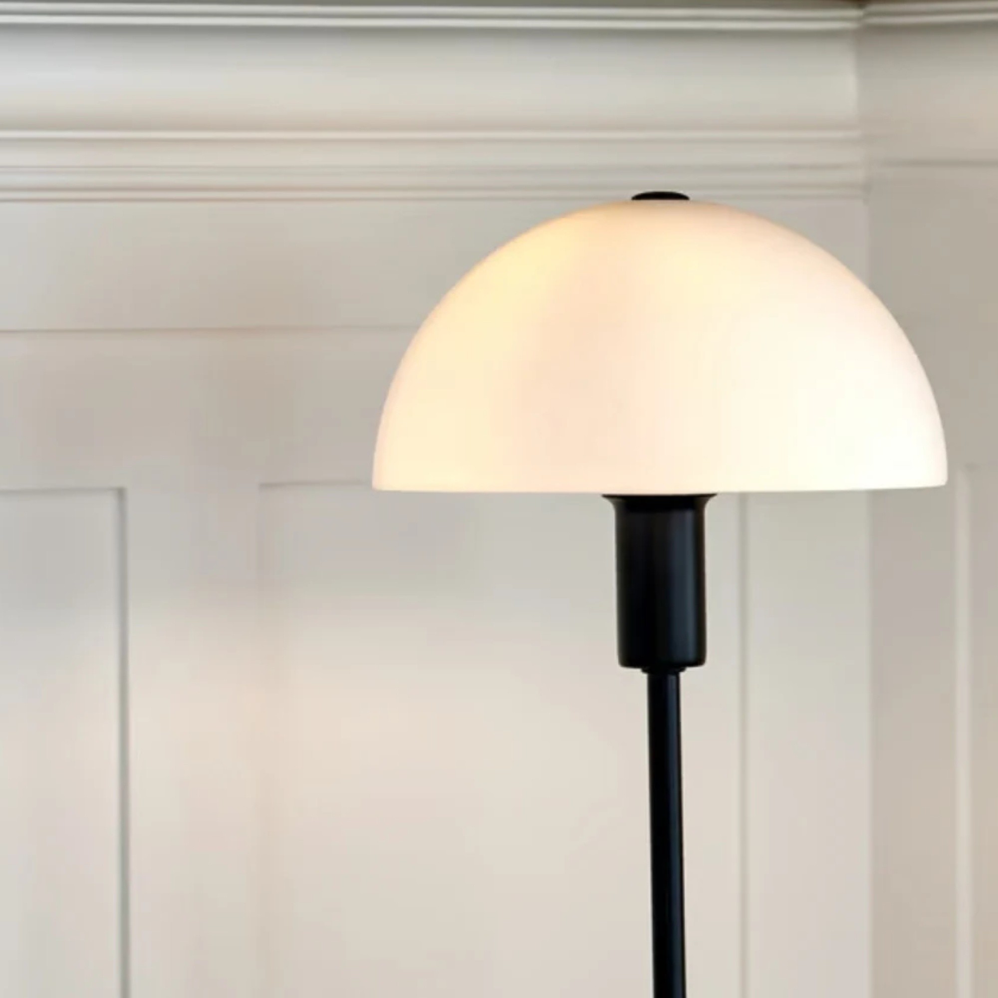 Lampa stołowa grzybek Ellen metalowa, czarna ze szklanym kloszem