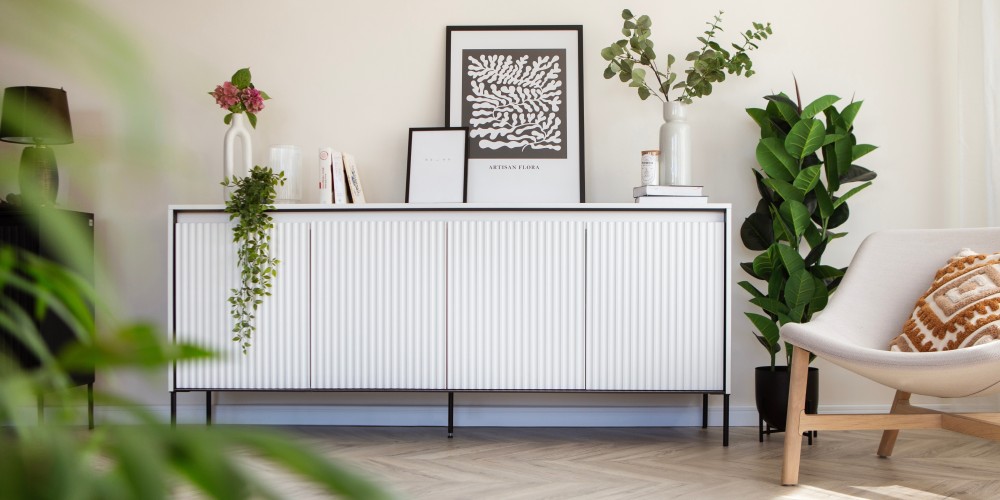 Komoda czterodrzwiowa Trend, 193 cm, oświetlenie LED, biała/czarna, ryflowany front