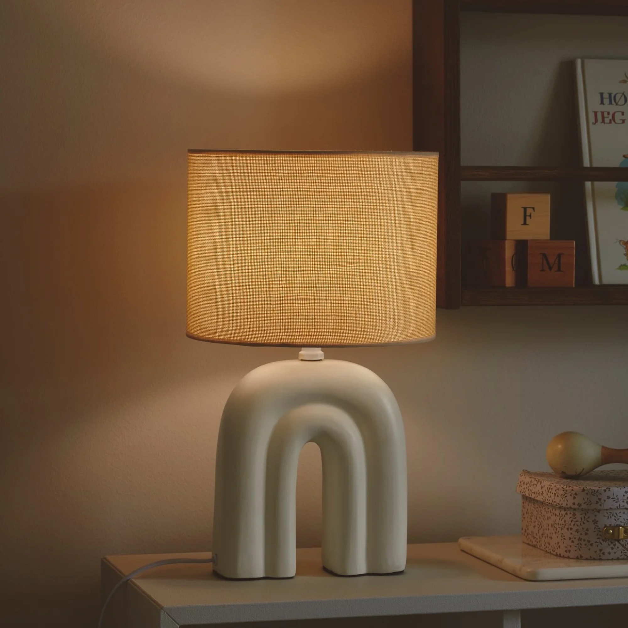 Lampa stołowa Haze, ceramiczna z lnianym abażurem, beżowa