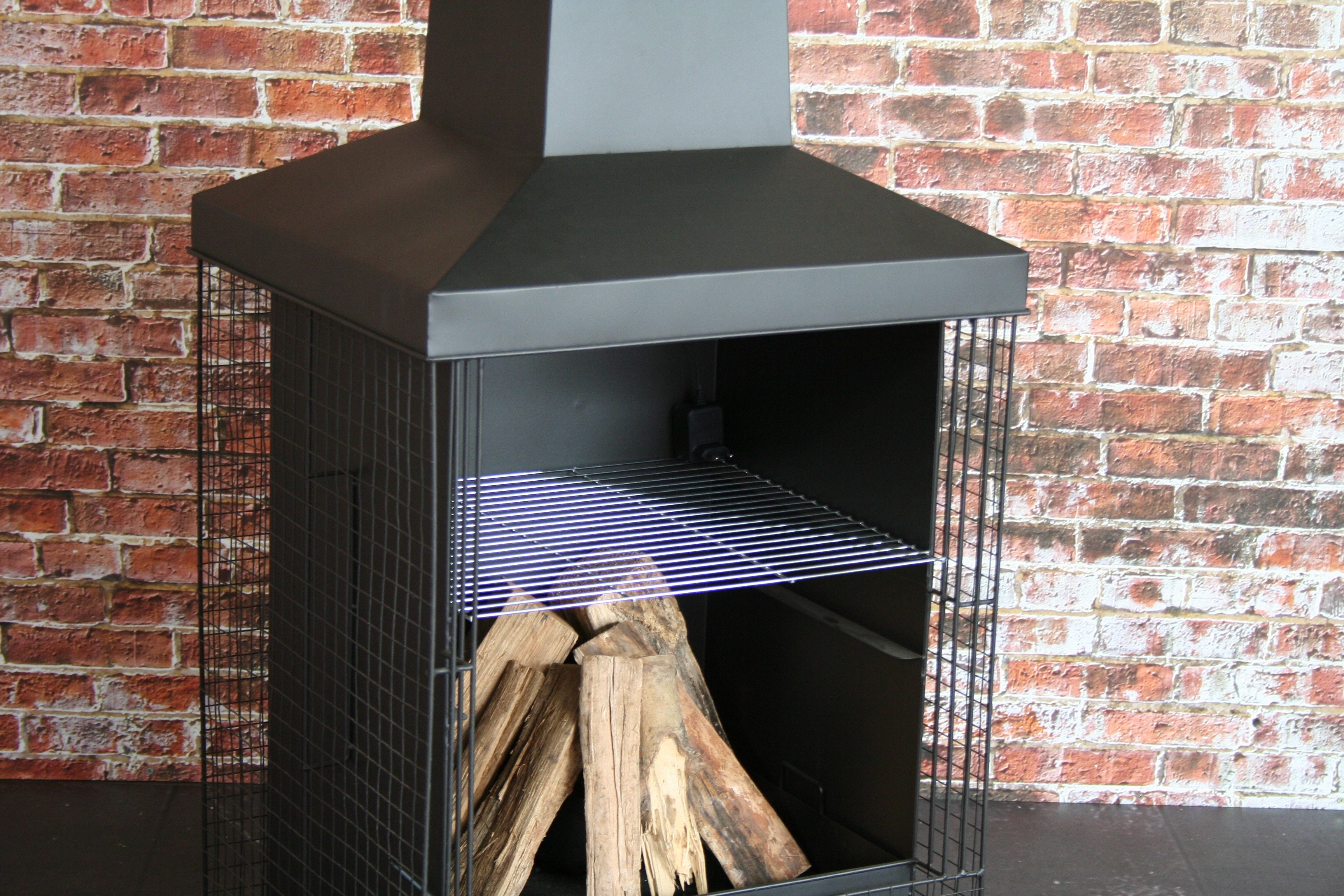 Kominek ogrodowy Topia 63x55x173 cm metalowy czarny