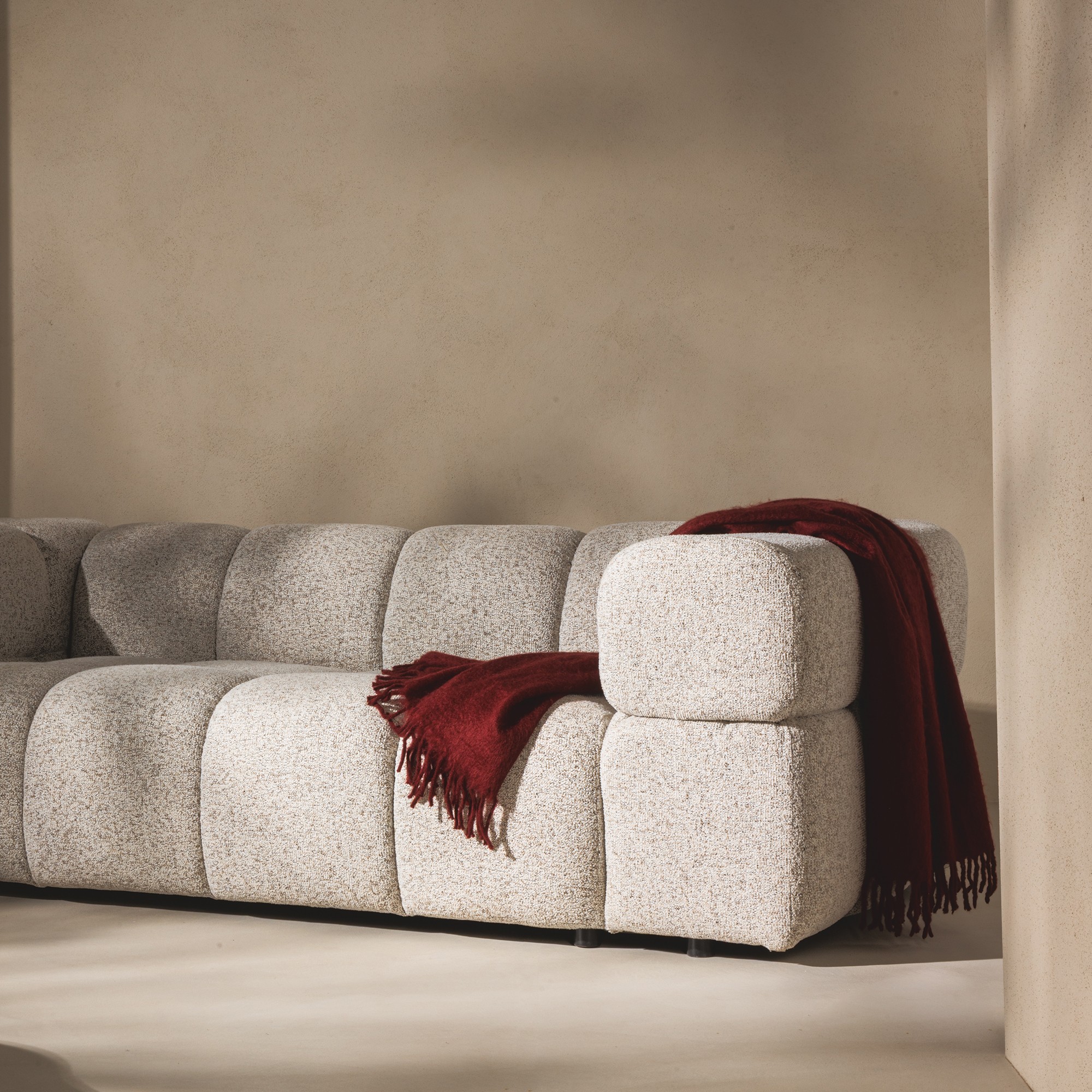 Sofa Formo obłe kształty, szarobeżowy melanż, nowoczesna