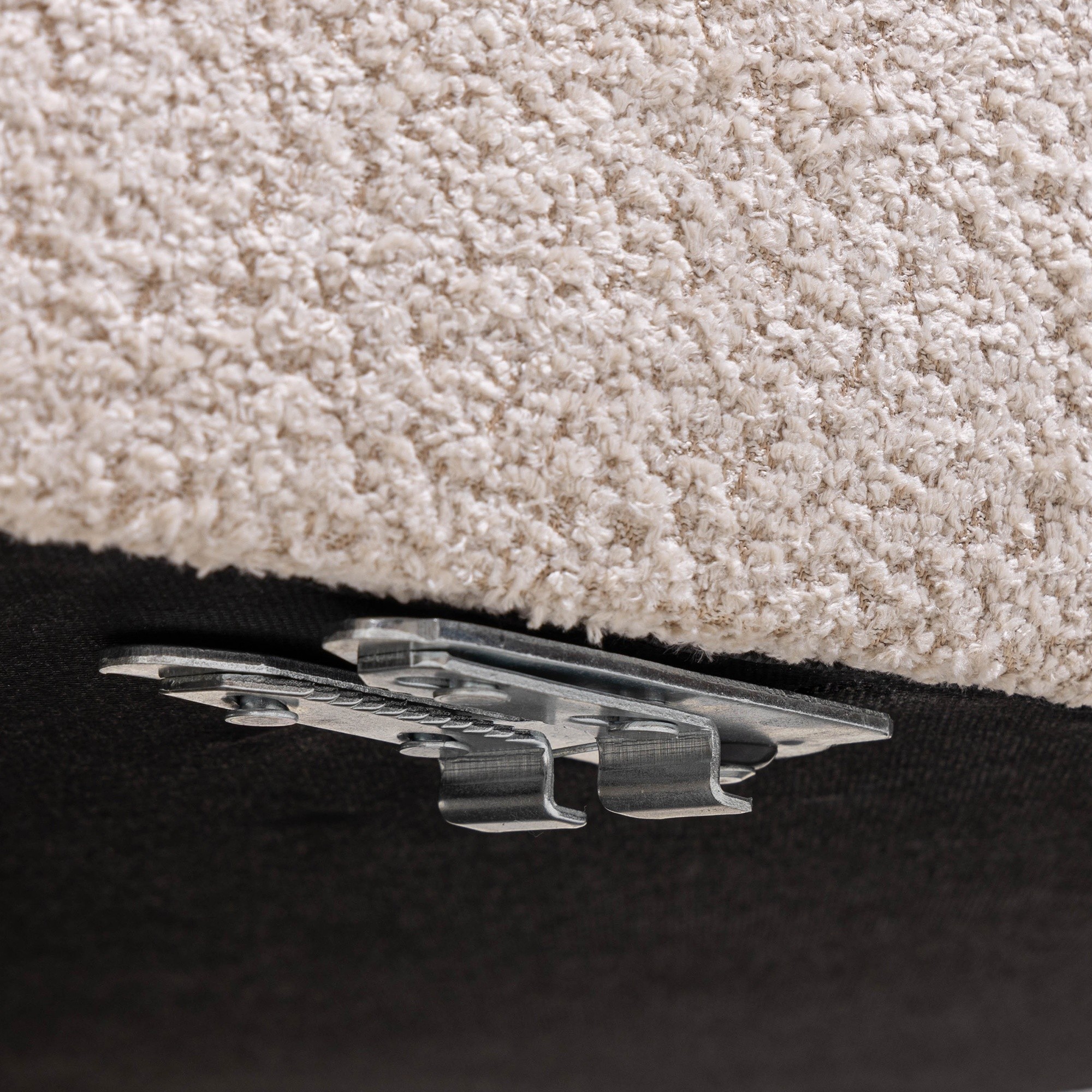 Sofa trzyosobowa Fragola modułowa, jasnobeżowa, boucle, obłe kształty