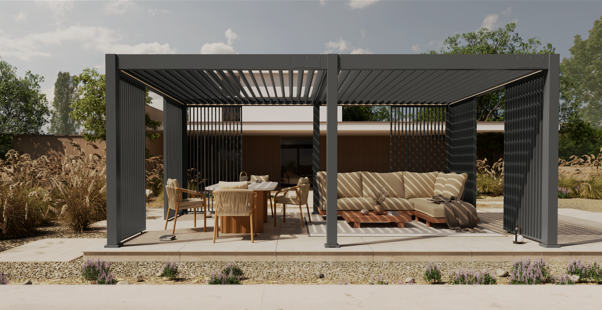Nowoczesna pergola ogrodowa z dachem lamelowym i przesuwanymi panelami bocznymi, z wydzieloną strefą jadalnianą i wypoczynkową na tarasie.