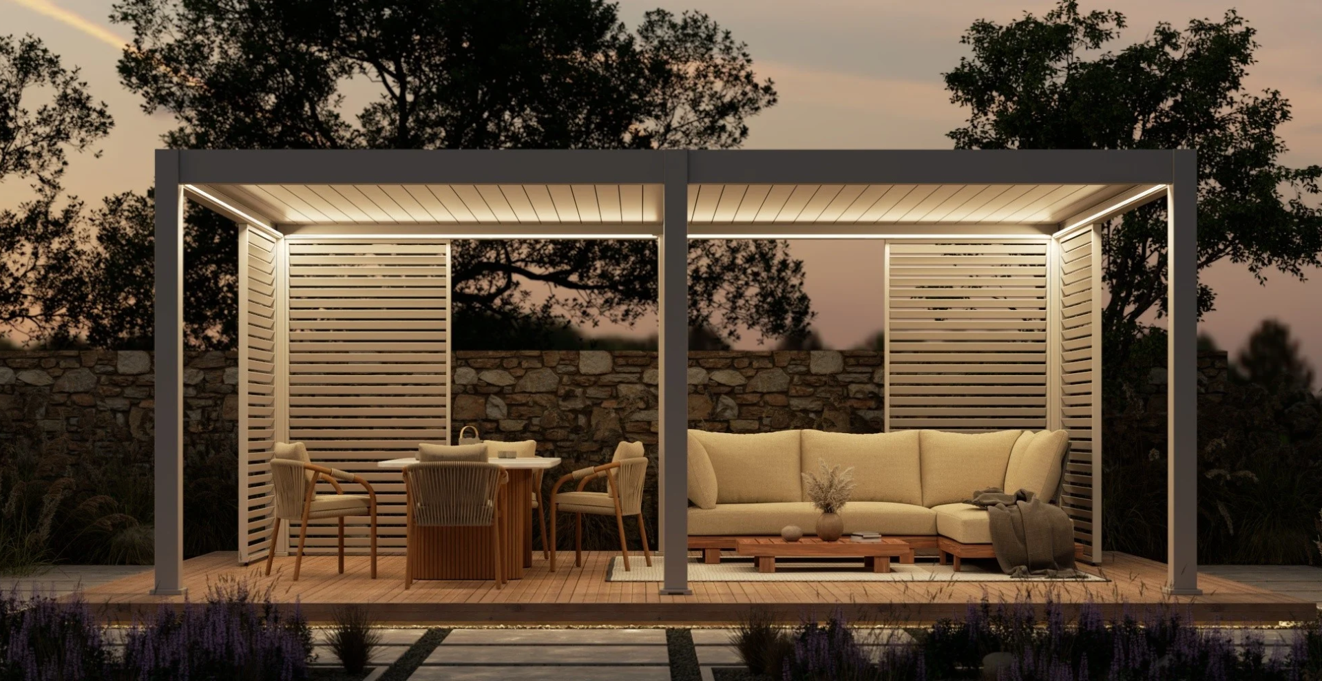 Nowoczesna pergola ogrodowa z oświetleniem LED, z wydzieloną strefą jadalnianą i wypoczynkową z sofą oraz stołem na tarasie.